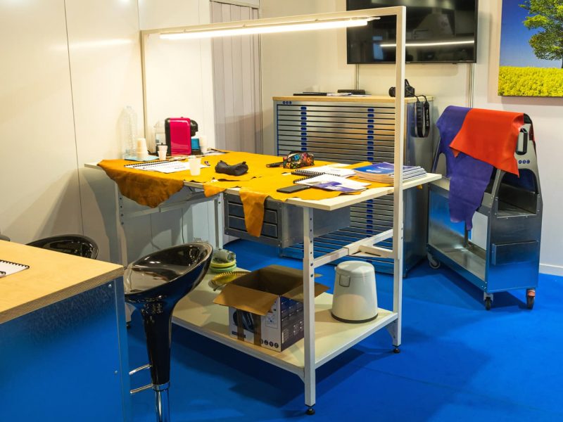 tavolo-da-lavoro-showroom