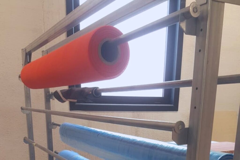 dettaglio-tubo-carrello-porta-rotoli-per-tappezzeria