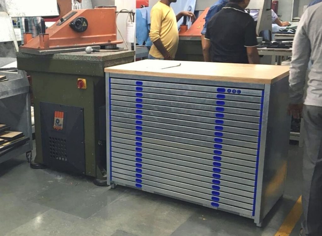 meuble-horizontal-pour-ep-machine-dedecoupe