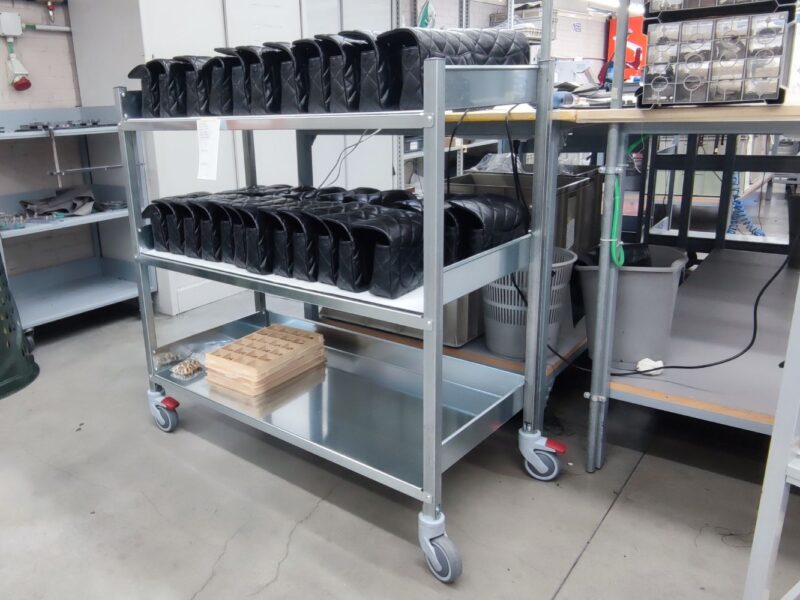 carrello-a-piani-da-lavoro-pelletteria