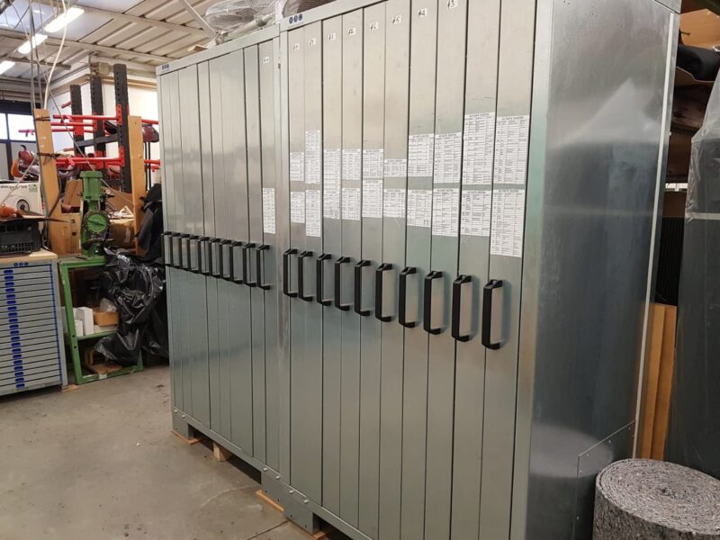 vertical-cabinet-close