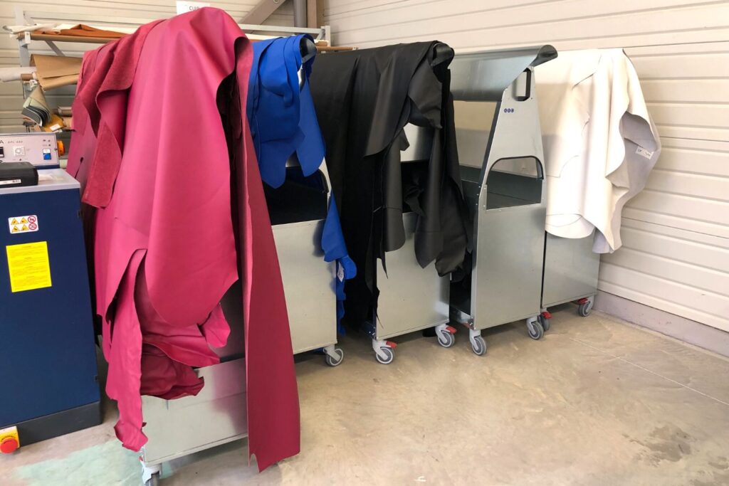 carrello-porta-pelle-per-tappezzeria-Francia