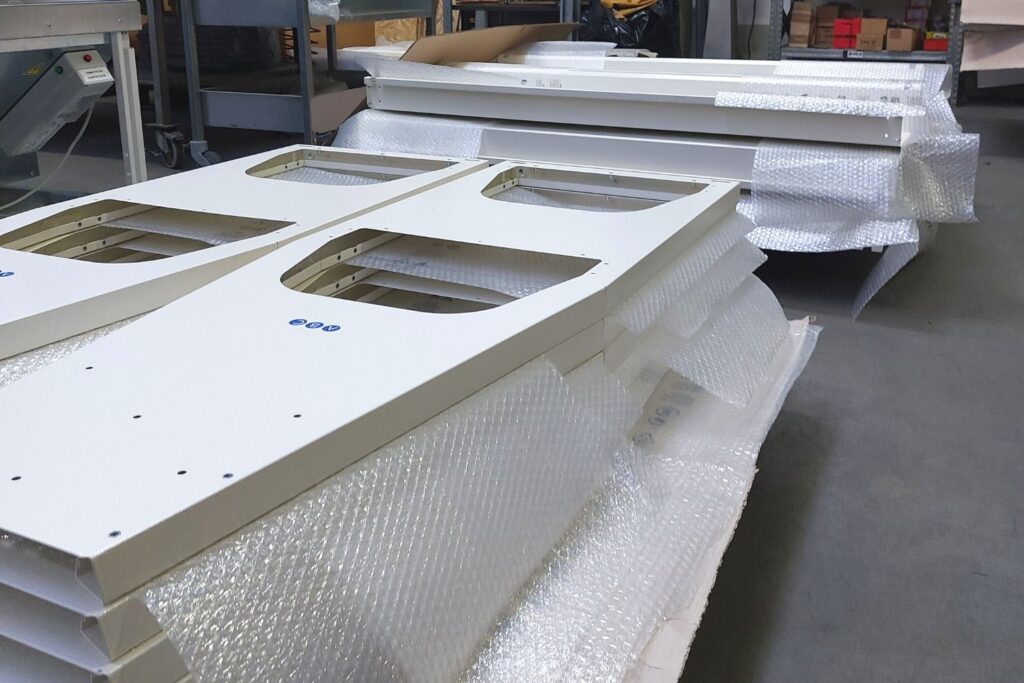 assembly-painted-leather-horse