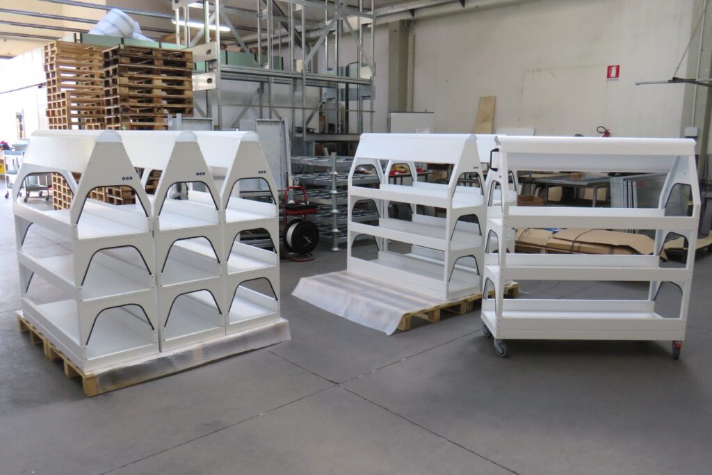 leather-horse-cart-painted-white-traffic