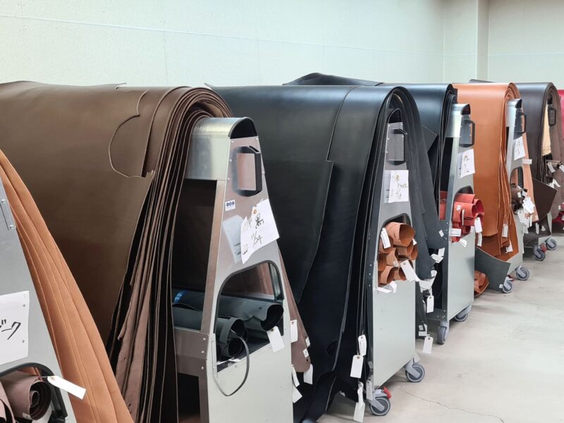 caballete-porta-cuero-mission-vision-abc