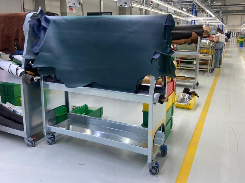 caballete-porta-cuero-grande-joroba-ancha-marroquineria