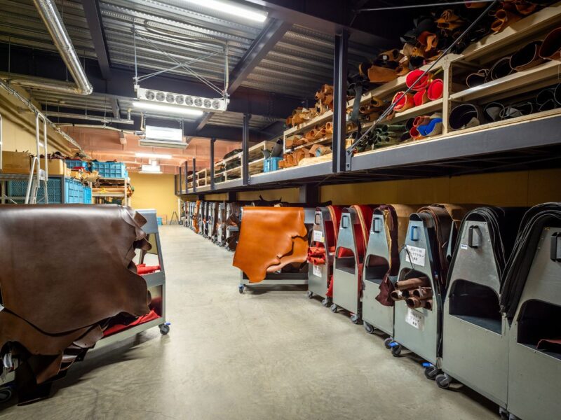 lether-trolley-for-leather-goods