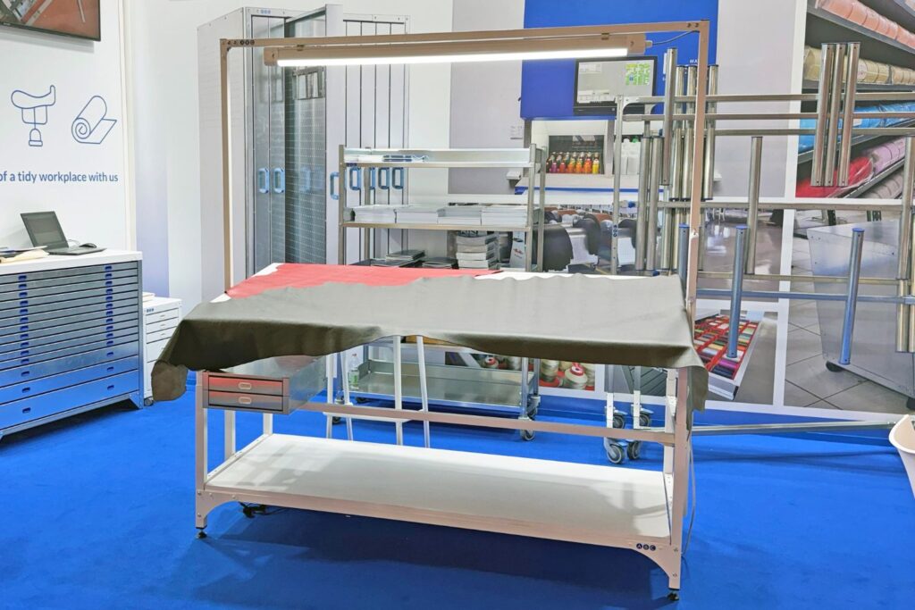 novità-futurmoda-53-tavolo-da-lavoro-inclinato